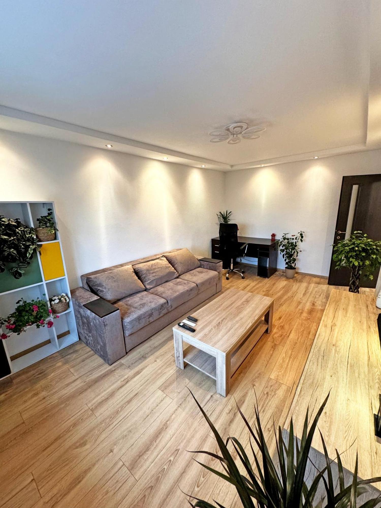 Ultracentral Apartment Târgu Jiu Exteriör bild
