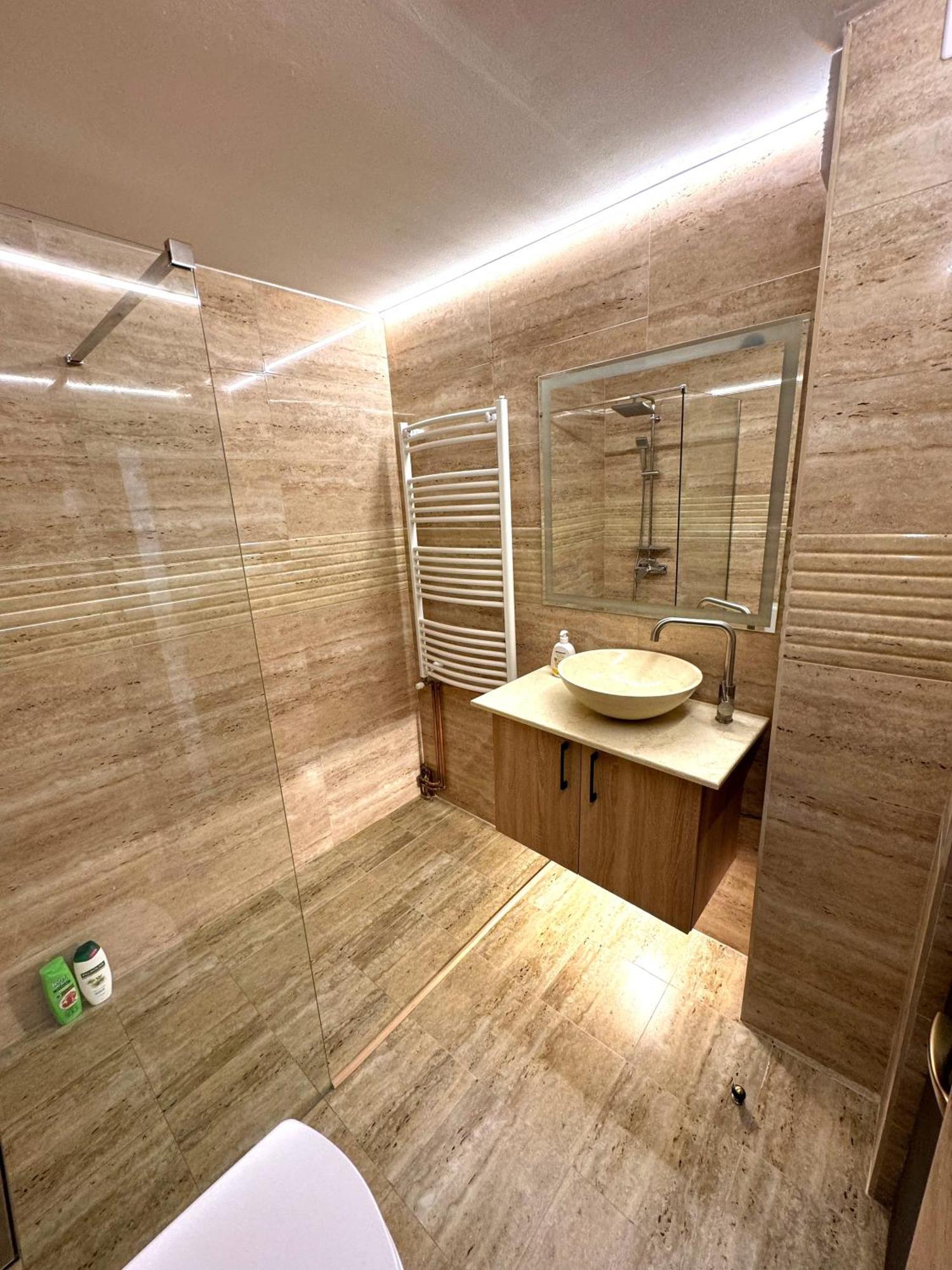 Ultracentral Apartment Târgu Jiu Exteriör bild