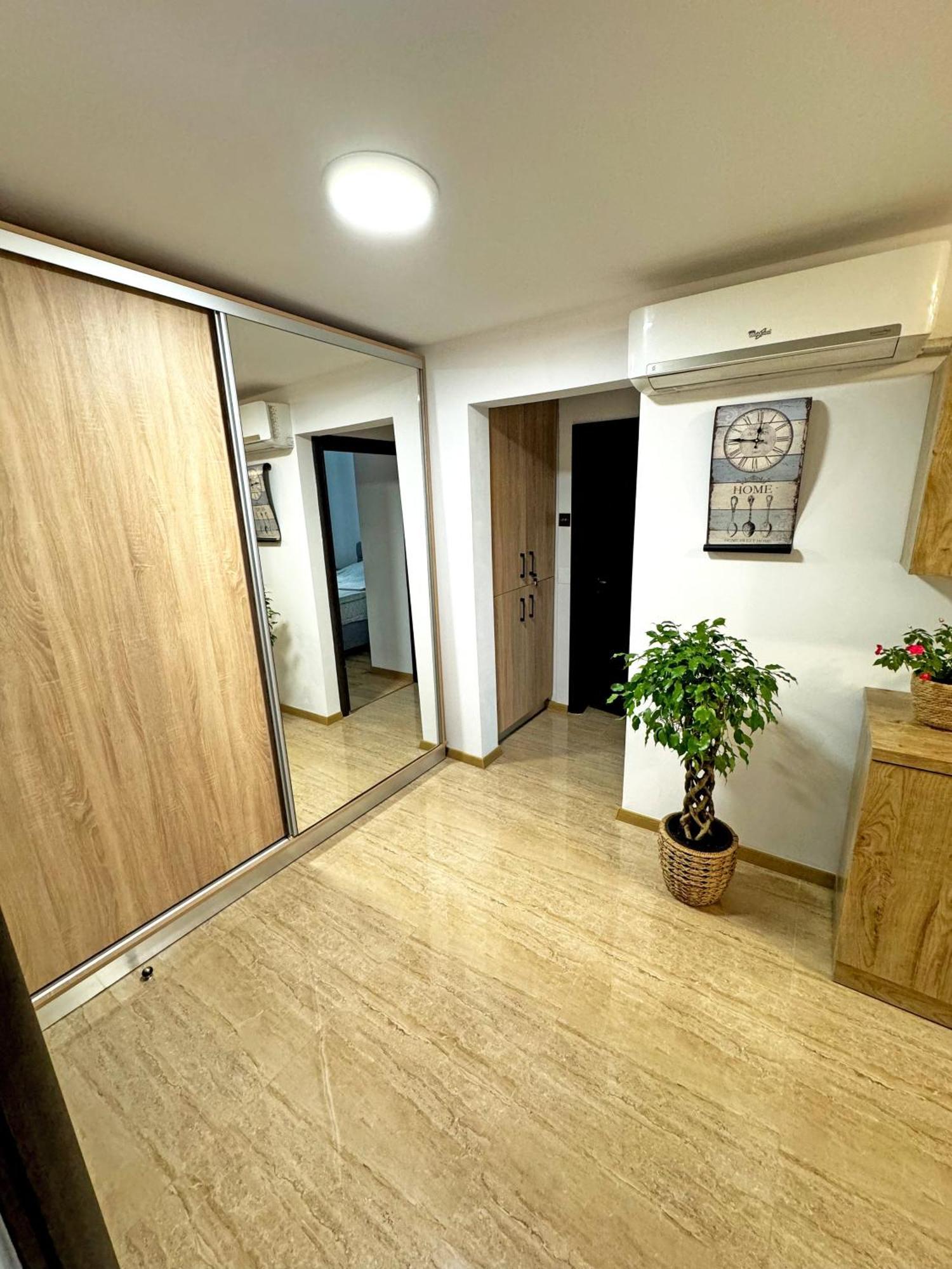 Ultracentral Apartment Târgu Jiu Exteriör bild